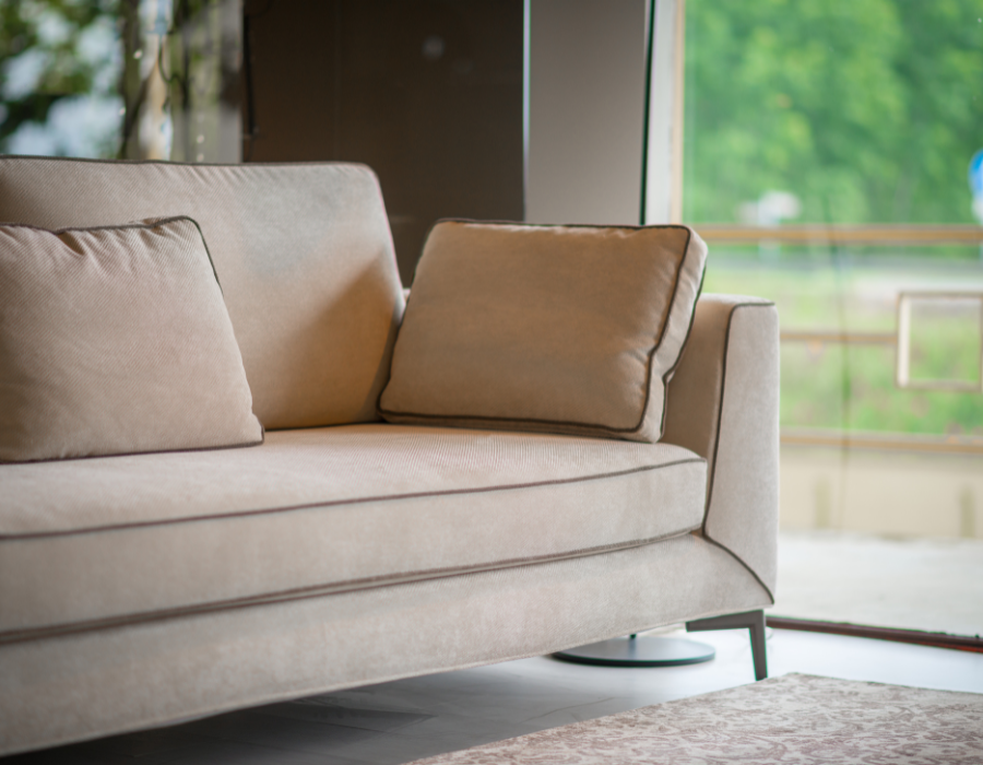 Read more about the article Mikrofibra ali Usnje. Kaj boste izbrali vi?